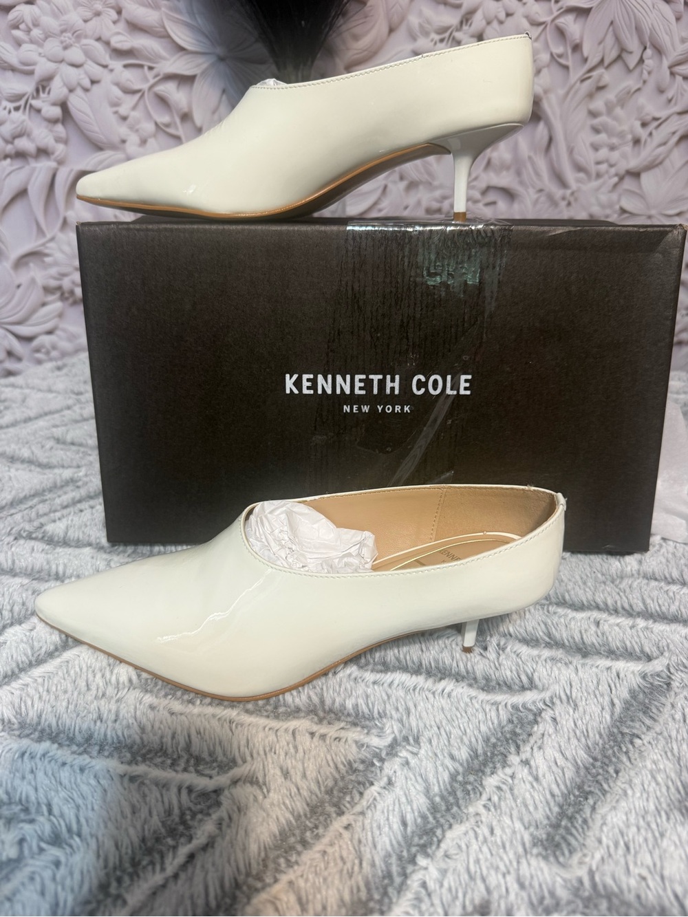Kenneth Cole White Patent Leather Pointed Toe Kitten Heel Mules